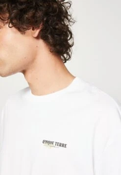 YOURTURN T-Shirt Print - White 11 YOURTURN T-Shirt Print - White -YOURTURN Verkoopwinkel 16f638744d6d42cd9d3efba1689c3994