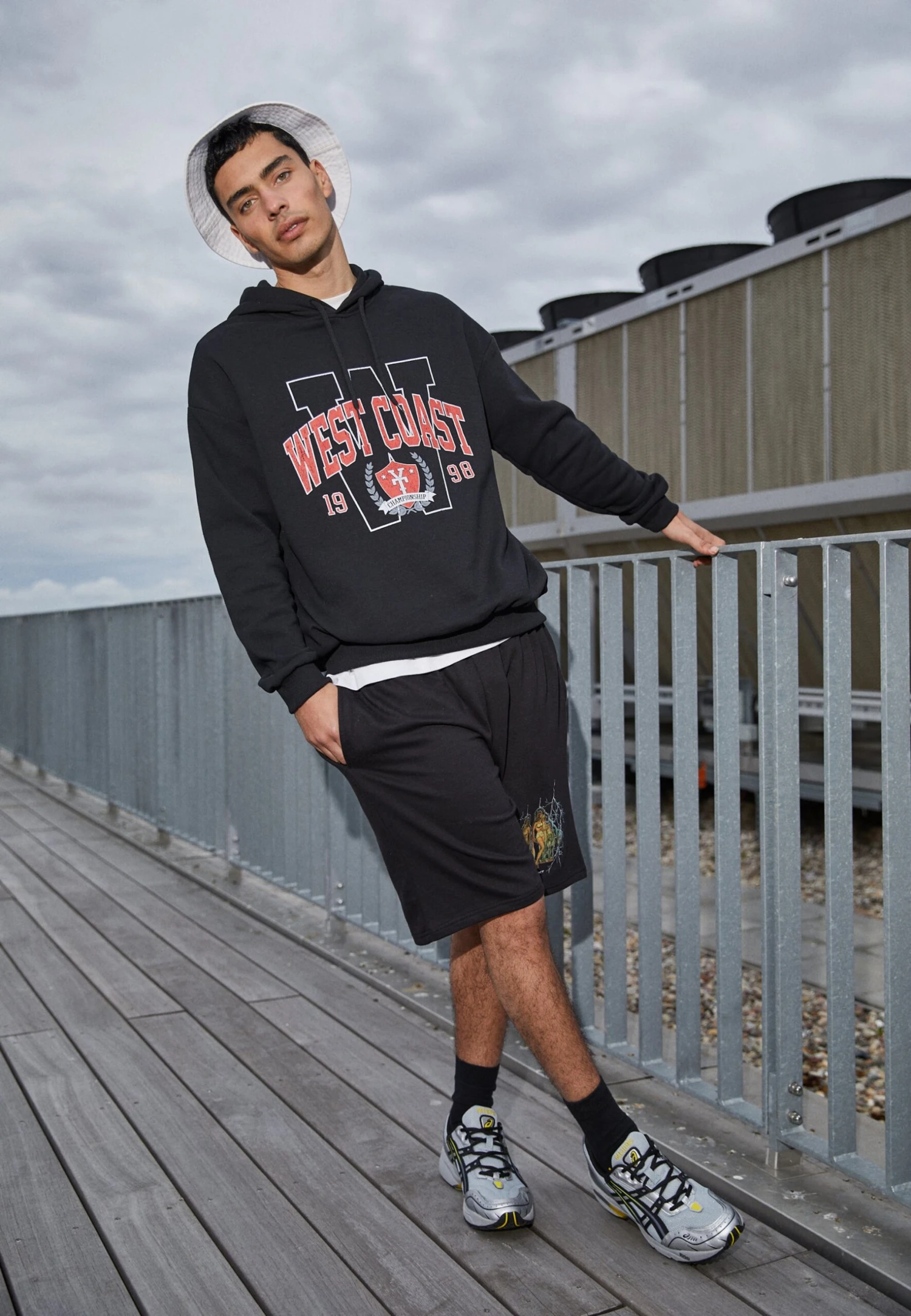 YOURTURN Sweater - Black 1 YOURTURN Sweater - Black