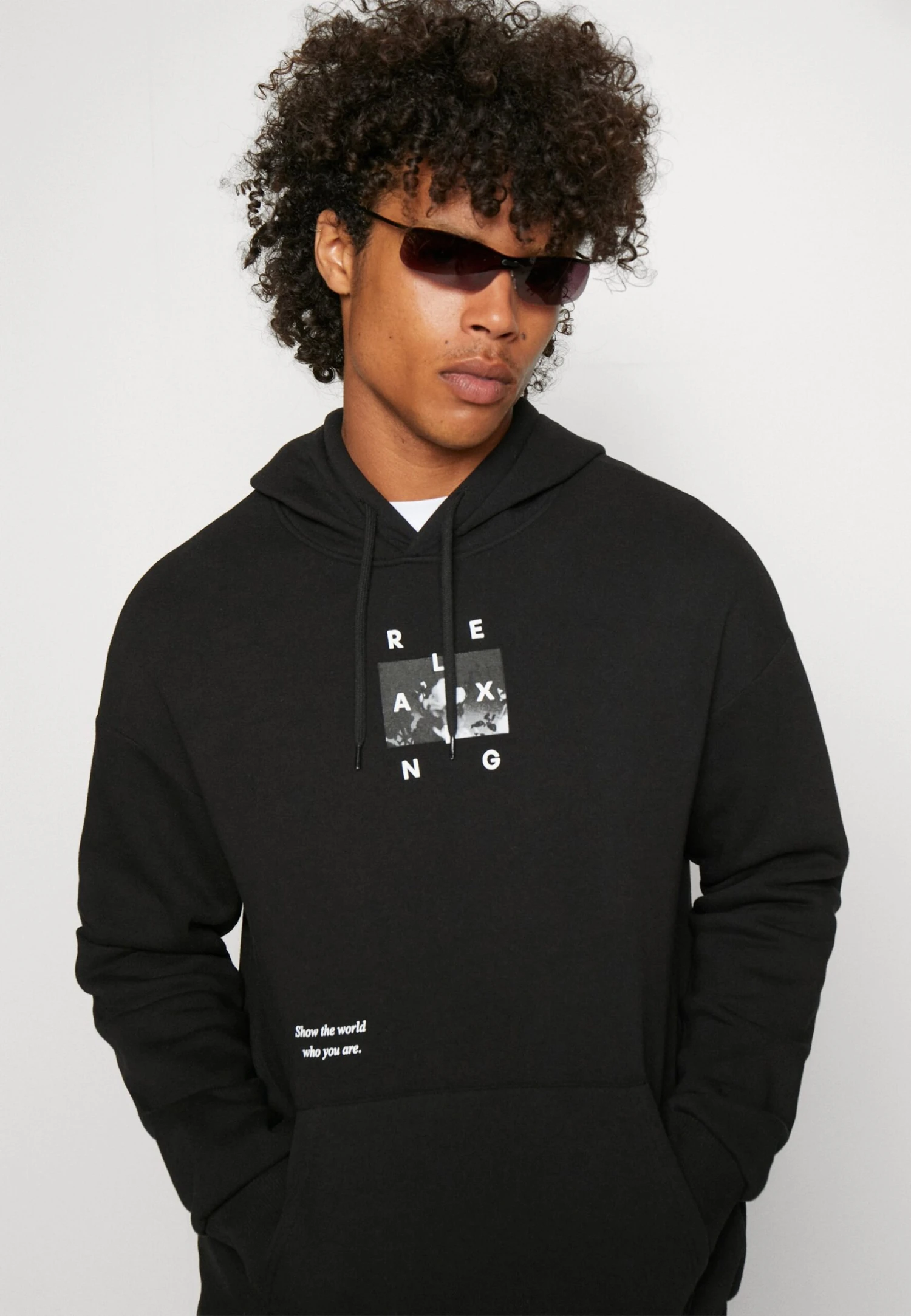 YOURTURN Yt-Zi-0122-0413Relaxed Hoodie / 802 - Black - Hoodie - 802 - Black 4 YOURTURN Yt-Zi-0122-0413Relaxed Hoodie / 802 - Black - Hoodie - 802 - Black - Afbeelding 4