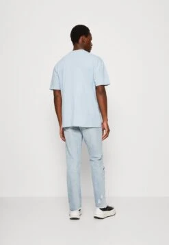 YOURTURN Unisex - T-Shirt Print - Light Blue 8 YOURTURN Unisex - T-Shirt Print - Light Blue -YOURTURN Verkoopwinkel 20f9cd4319a54db6867701868e57b5ea