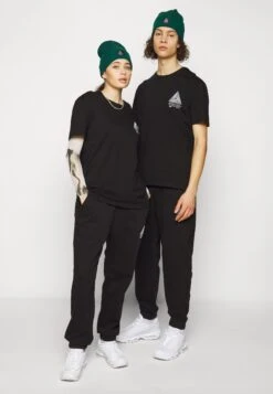 YOURTURN Wincent Weiss Basic - Trainingsbroek - Black 12 YOURTURN Wincent Weiss Basic - Trainingsbroek - Black -YOURTURN Verkoopwinkel 2206c249a15845f49cd016ff6a9ee6ba