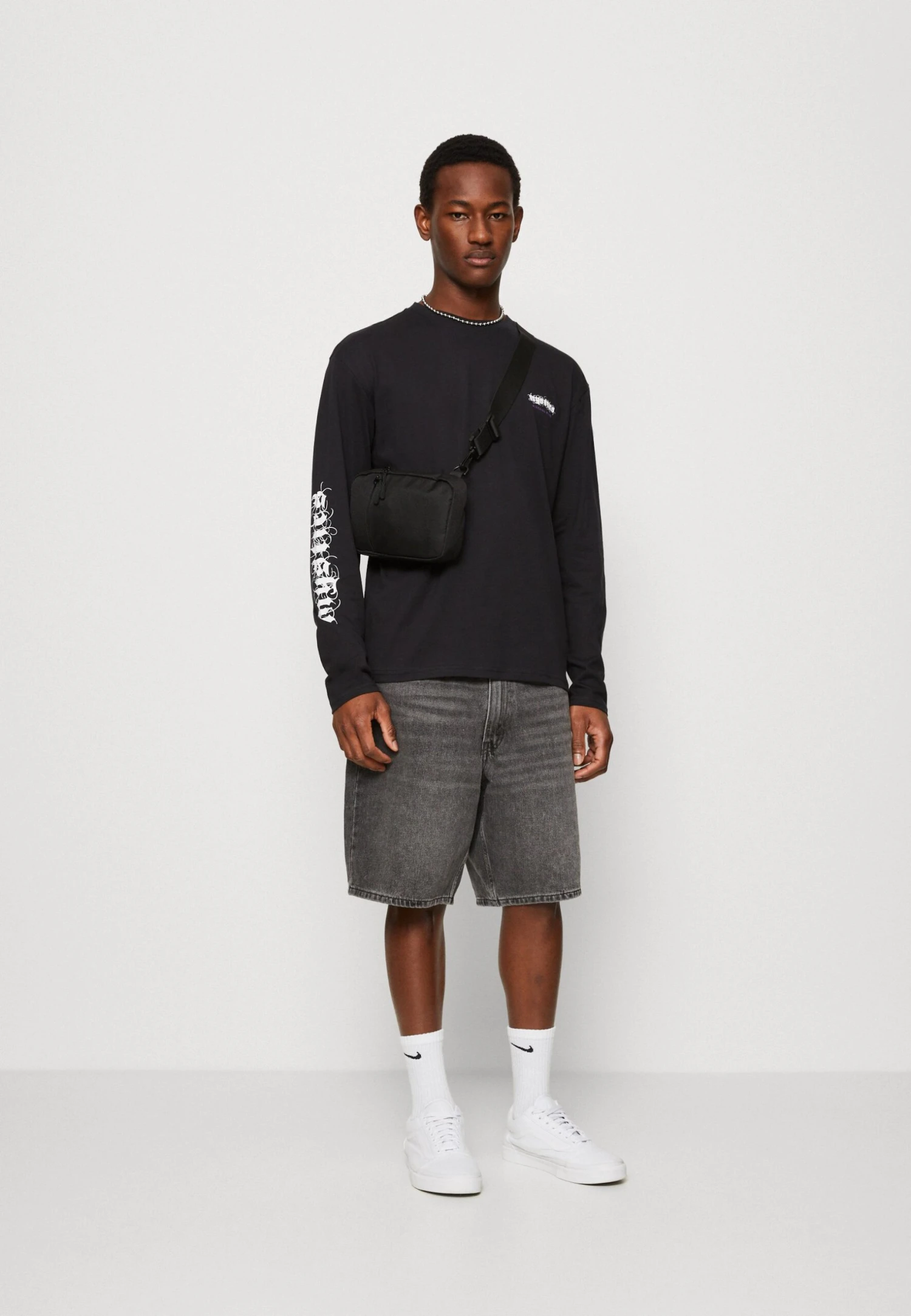 YOURTURN Unisex - Longsleeve - Black 2 YOURTURN Unisex - Longsleeve - Black - Afbeelding 2