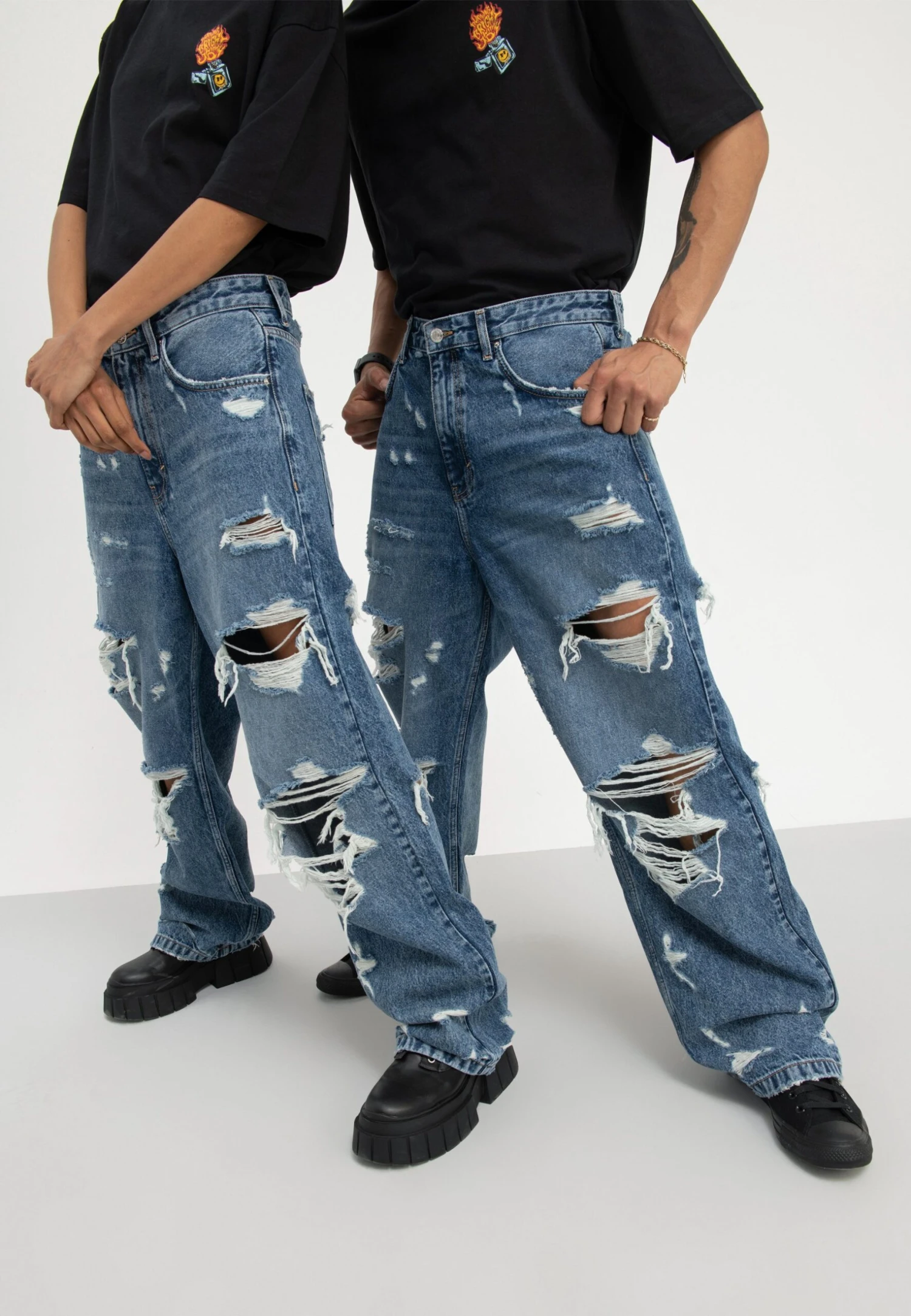 YOURTURN Unisex - Relaxed Fit Jeans - Light Blue Denim 1 YOURTURN Unisex - Relaxed Fit Jeans - Light Blue Denim