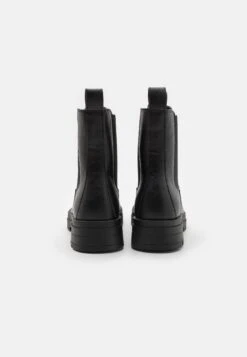 YOURTURN Korte Laarzen - Black 8 YOURTURN Korte Laarzen - Black -YOURTURN Verkoopwinkel 2f64bcfc149d4989a60c56b045497a83