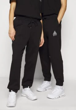 YOURTURN Wincent Weiss Basic - Trainingsbroek - Black 9 YOURTURN Wincent Weiss Basic - Trainingsbroek - Black -YOURTURN Verkoopwinkel 3197470e531e4346b63caeac0ccd30fa