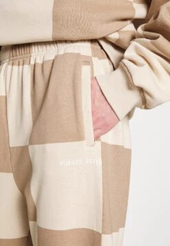 YOURTURN Unisex - Trainingsbroek - Beige 11 YOURTURN Unisex - Trainingsbroek - Beige -YOURTURN Verkoopwinkel 36df42ddf7b9487a9196e20f8c749a1c