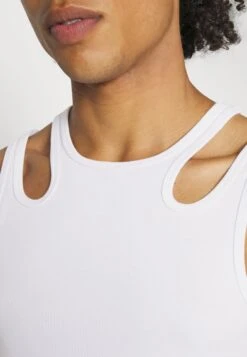 YOURTURN Unisex - Top - White 11 YOURTURN Unisex - Top - White -YOURTURN Verkoopwinkel 4481c7c0d47a4d83b26aed8753b9f6ab