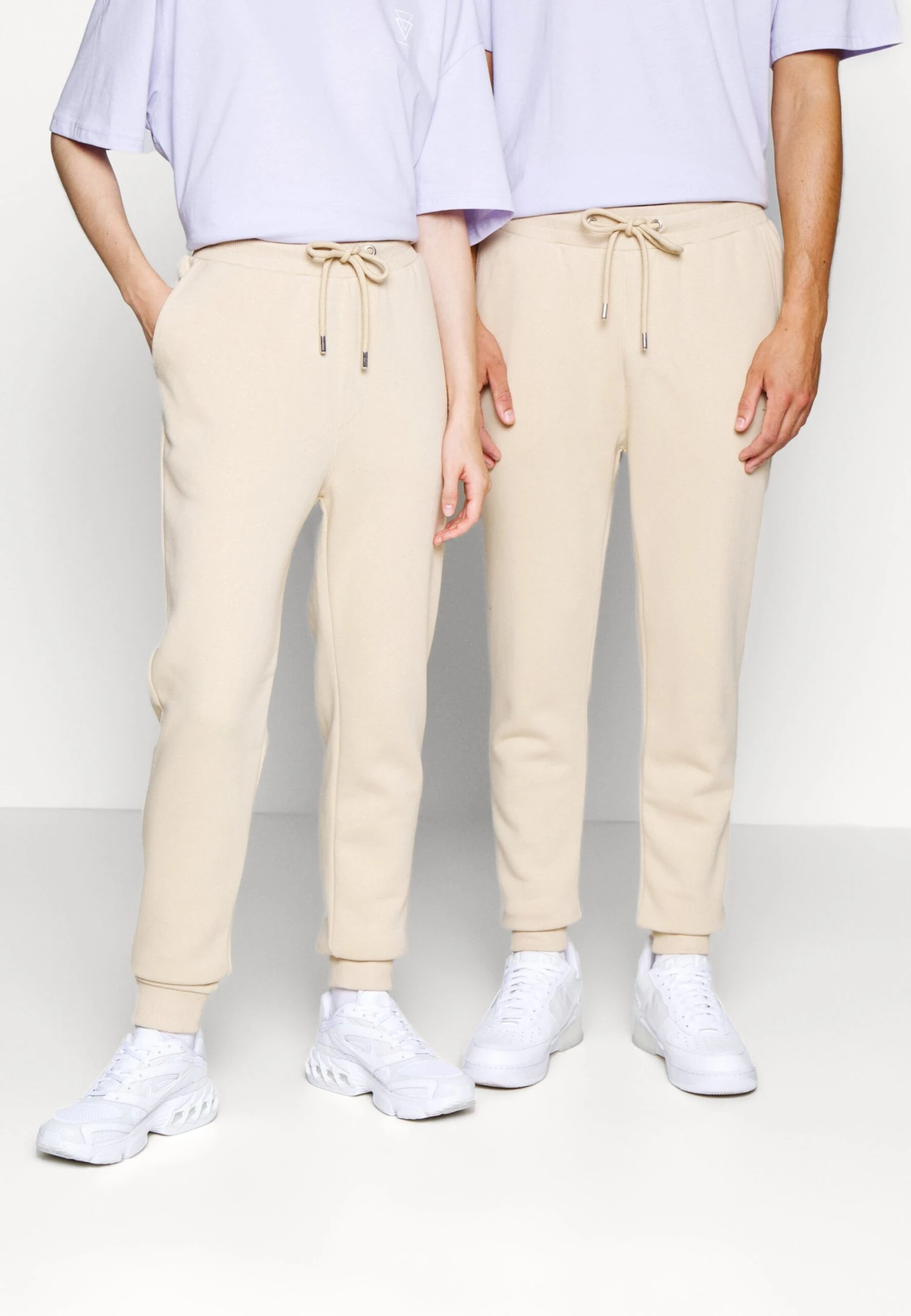 Wincent Weiss X Yourturn Unisex - Trainingsbroek - Tan 1 Wincent Weiss X Yourturn Unisex - Trainingsbroek - Tan