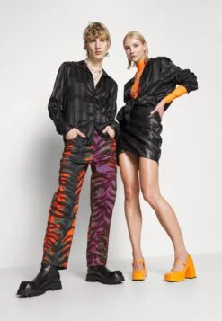 YOURTURN Festive Unisex - Overhemd - Black 9 YOURTURN Festive Unisex - Overhemd - Black -YOURTURN Verkoopwinkel 46aef2ab5be6497c873b85860e84630f