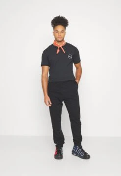 YOURTURN Unisex - Trainingsbroek - Black 13 YOURTURN Unisex - Trainingsbroek - Black -YOURTURN Verkoopwinkel 4726d7ee4d5647f8a5f5c8ffe5554ff0