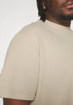 YOURTURN Unisex - T-Shirt Basic -Light Green/ Off-White 17 YOURTURN Unisex - T-Shirt Basic -Light Green/ Off-White -YOURTURN Verkoopwinkel 4efa04889fe14a52a8a0c10786bf9fb2