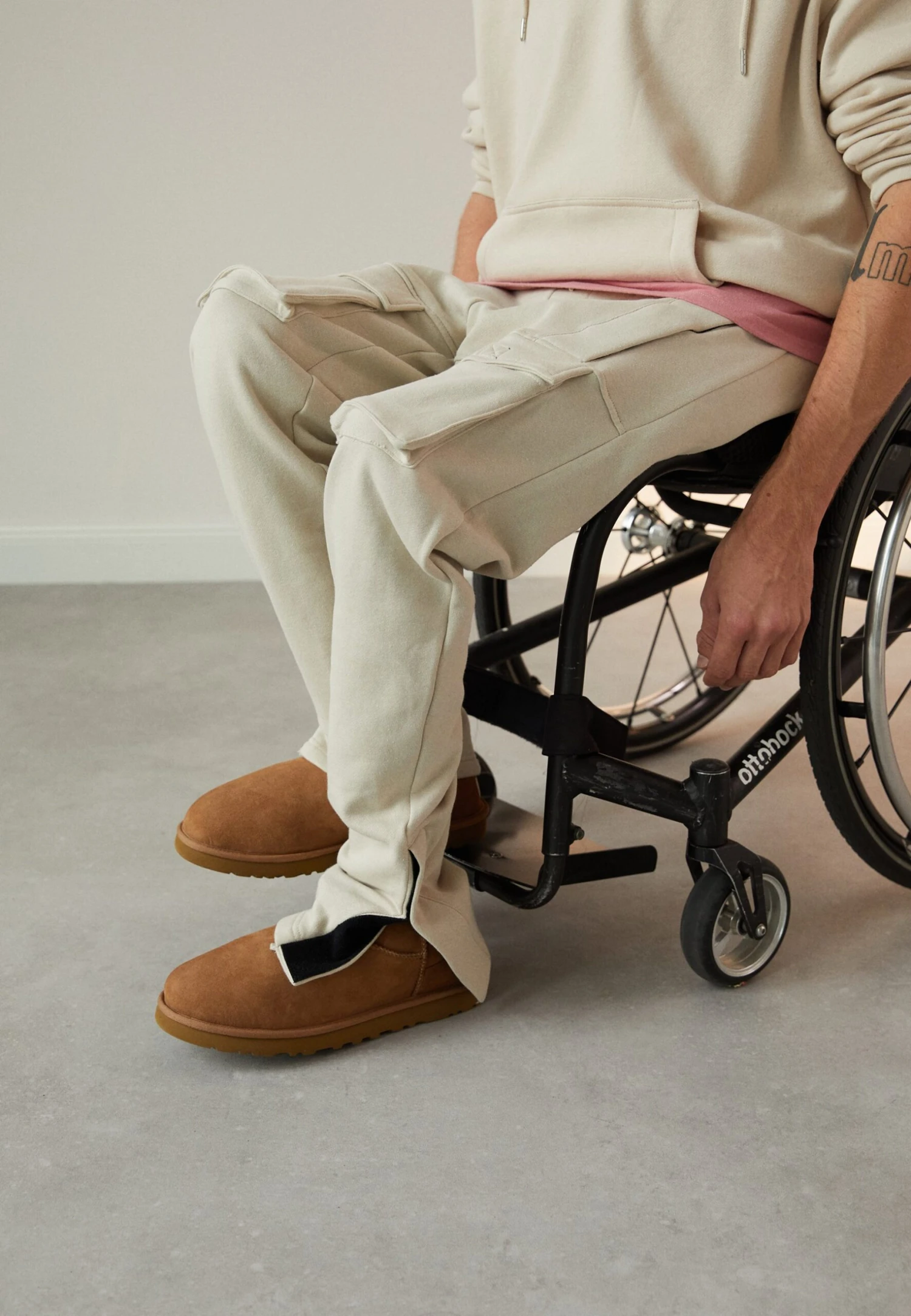 YOURTURN Trainingsbroek - Beige 1 YOURTURN Trainingsbroek - Beige