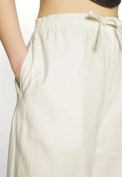 YOURTURN Genderless Parachute Unisex - Broek - White 11 YOURTURN Genderless Parachute Unisex - Broek - White -YOURTURN Verkoopwinkel 550eb4063f7e4f1cbca9890550f66ec1