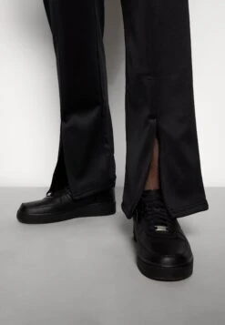 YOURTURN Unisex - Trainingsbroek - Black 11 YOURTURN Unisex - Trainingsbroek - Black -YOURTURN Verkoopwinkel 5c4f8c8cb63e40f79401d8fdfffc3743