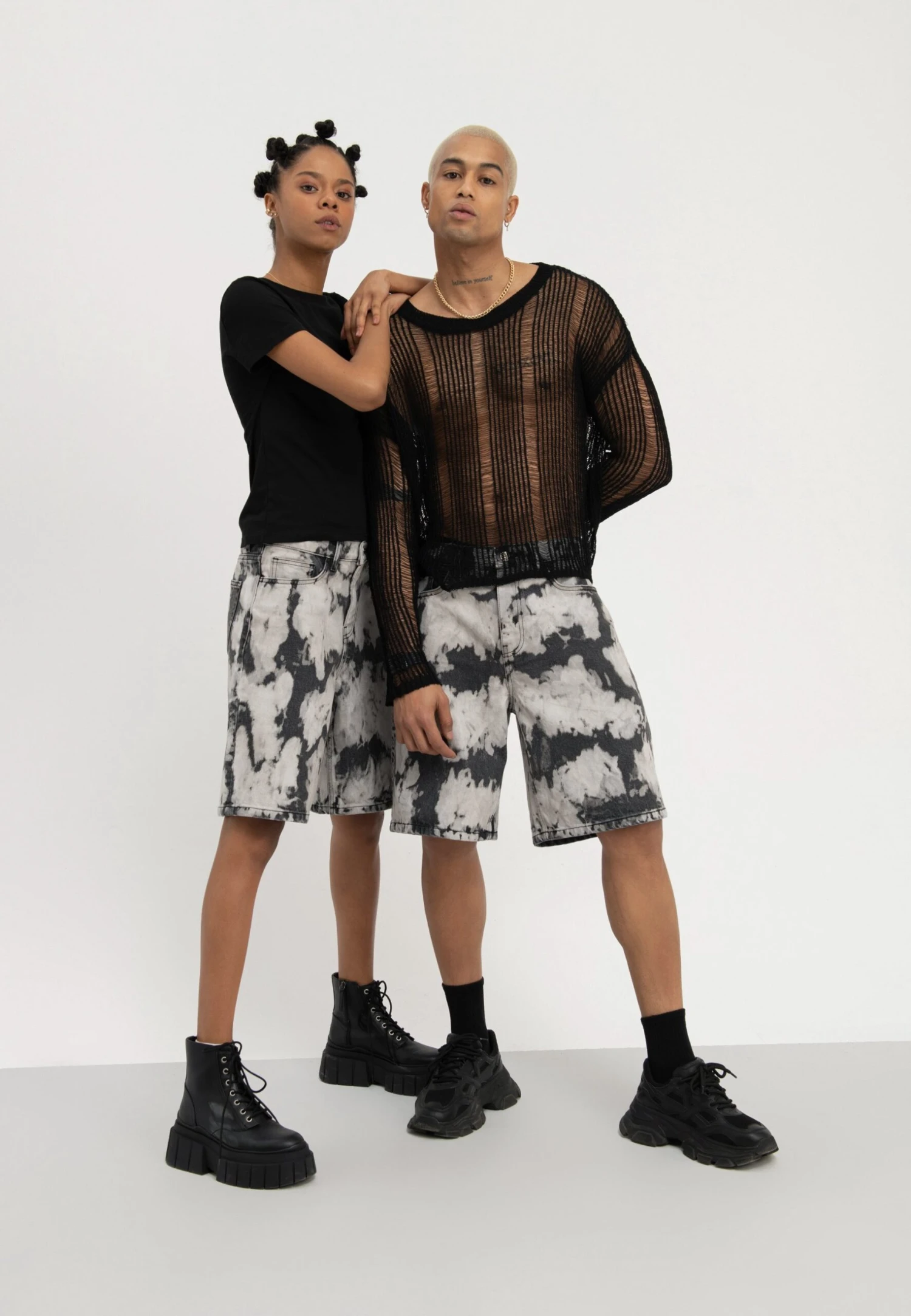 YOURTURN Unisex - Jeansshort - Black Denim 2 YOURTURN Unisex - Jeansshort - Black Denim - Afbeelding 2