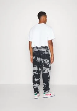 YOURTURN Unisex Moonwash Unisex - Relaxed Fit Jeans - Black 7 YOURTURN Unisex Moonwash Unisex - Relaxed Fit Jeans - Black -YOURTURN Verkoopwinkel 6685994947d04f7eaa89ae453bbefd9f