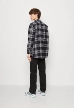 YOURTURN Unisex - Overhemdblouse - White/Black 8 YOURTURN Unisex - Overhemdblouse - White/Black -YOURTURN Verkoopwinkel 6aba1b129255465dbe34f004d9c8a98e