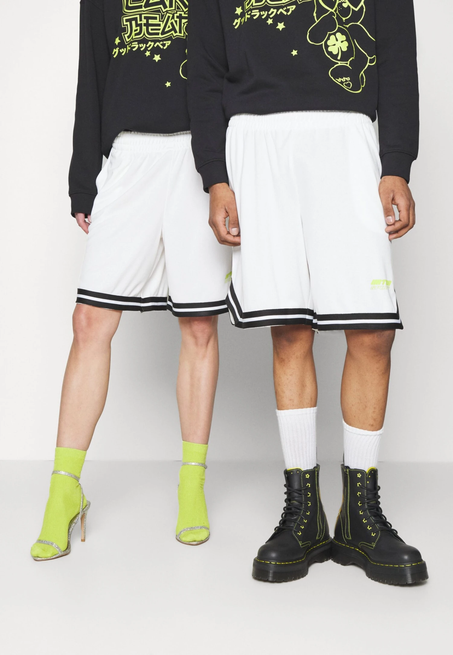 YOURTURN Unisex - Shorts - White 1 YOURTURN Unisex - Shorts - White