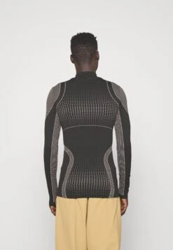 YOURTURN Jaquard Sports Unisex - Longsleeve - Black 8 YOURTURN Jaquard Sports Unisex - Longsleeve - Black -YOURTURN Verkoopwinkel 8a47368f133d457f909eb8041ff477ad