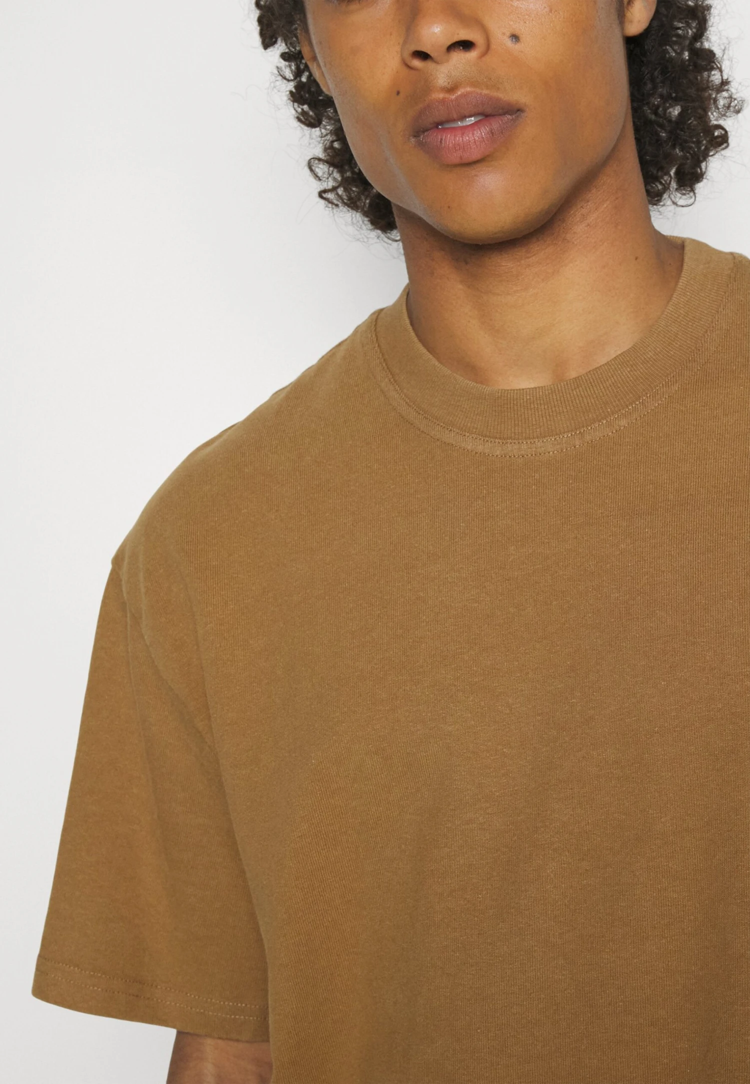 YOURTURN Unisex - T-Shirt Basic - Beige 7 YOURTURN Unisex - T-Shirt Basic - Beige - Afbeelding 7