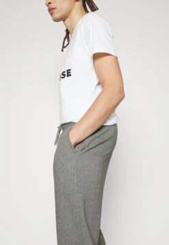 YOURTURN Unisex 2 Pack- Trainingsbroek - Grey/Black 13 YOURTURN Unisex 2 Pack- Trainingsbroek - Grey/Black -YOURTURN Verkoopwinkel a899cb8e1fb9493eb5f5d4323947b946