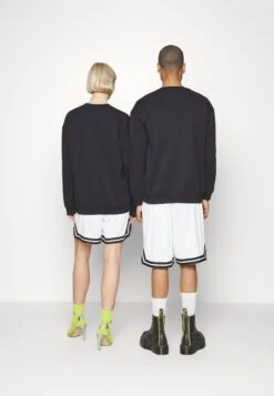 YOURTURN Care Bears Unisex - Sweater - Black 8 YOURTURN Care Bears Unisex - Sweater - Black -YOURTURN Verkoopwinkel ad1423c1c9224e00a9e3a94492a41f76