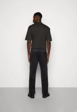 YOURTURN Unisex - Trainingsbroek - Black 8 YOURTURN Unisex - Trainingsbroek - Black -YOURTURN Verkoopwinkel b4ad6068df1f4c538a4520b01ec3793c