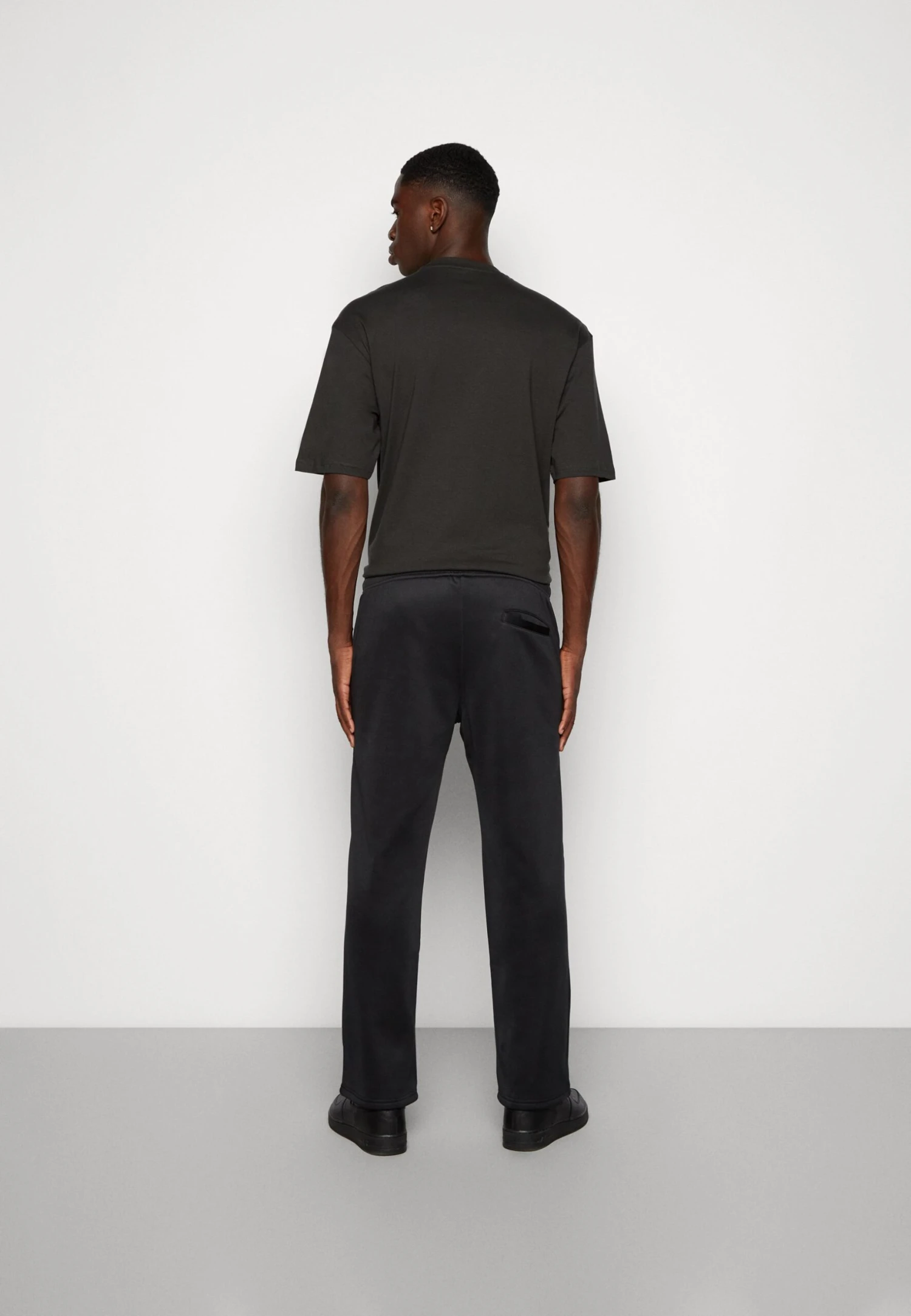 YOURTURN Unisex - Trainingsbroek - Black 3 YOURTURN Unisex - Trainingsbroek - Black - Afbeelding 3