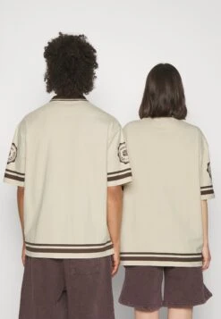 YOURTURN Unisex - Poloshirt - Off-White 9 YOURTURN Unisex - Poloshirt - Off-White -YOURTURN Verkoopwinkel b655314a0de44ac7819292d4eb2f4c5b