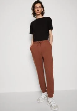 YOURTURN Unisex 2 Pack- Trainingsbroek - Brown/Off-White 11 YOURTURN Unisex 2 Pack- Trainingsbroek - Brown/Off-White -YOURTURN Verkoopwinkel ba3da3ef225f481282590ce220fcc42c