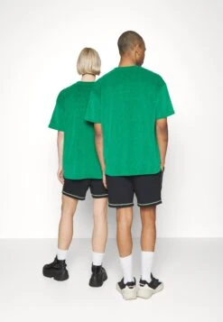 YOURTURN Unisex - T-Shirt Basic - Green 8 YOURTURN Unisex - T-Shirt Basic - Green -YOURTURN Verkoopwinkel bc96786e28734a3399fab92de488f76f