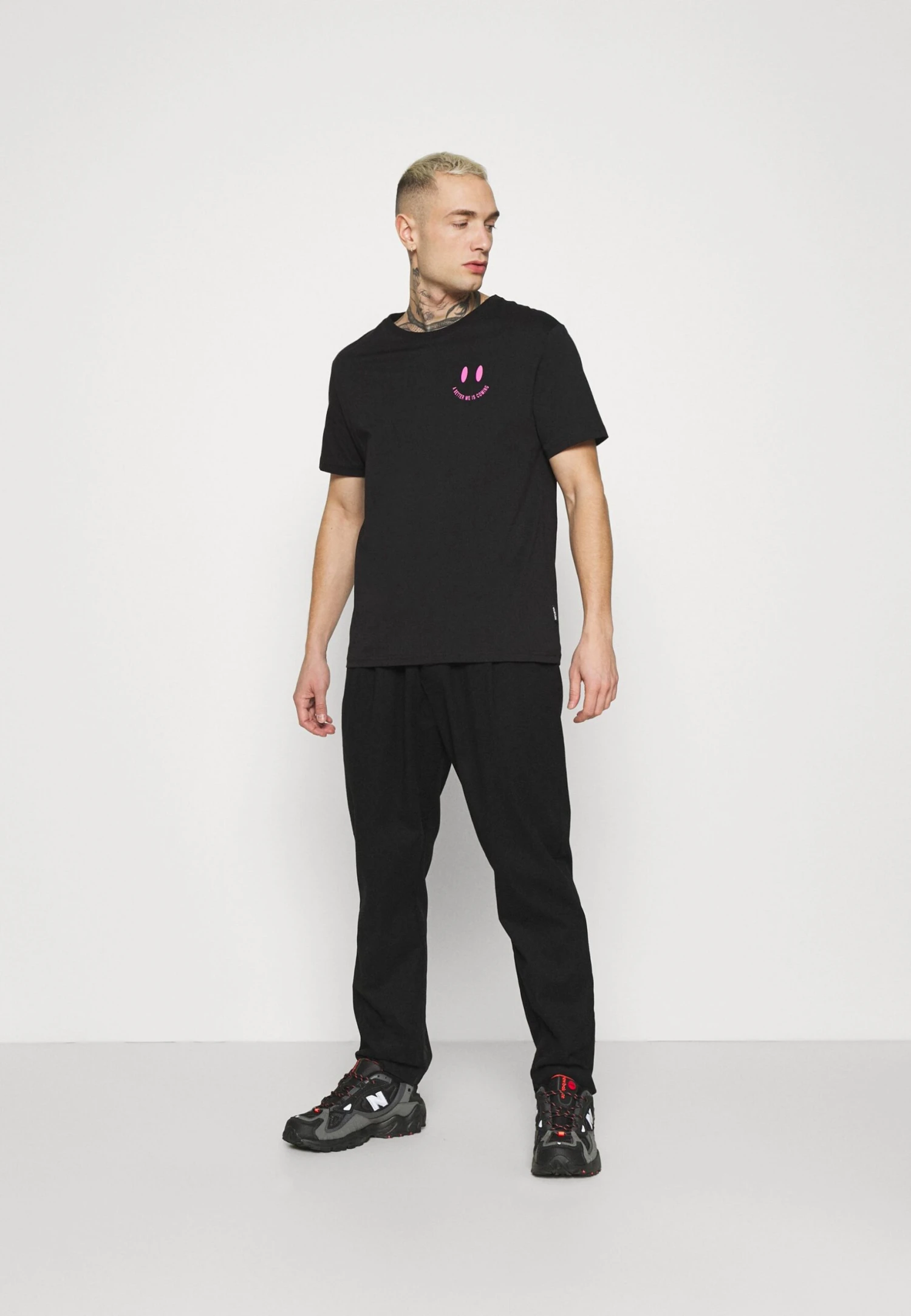 YOURTURN T-Shirt Print - Black 2 YOURTURN T-Shirt Print - Black - Afbeelding 2