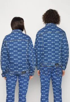 YOURTURN Wincent Weiss Unisex - Spijkerjas - Blue Denim 11 YOURTURN Wincent Weiss Unisex - Spijkerjas - Blue Denim -YOURTURN Verkoopwinkel c630b7dfe58a4d7ca402fc41b2b71edb