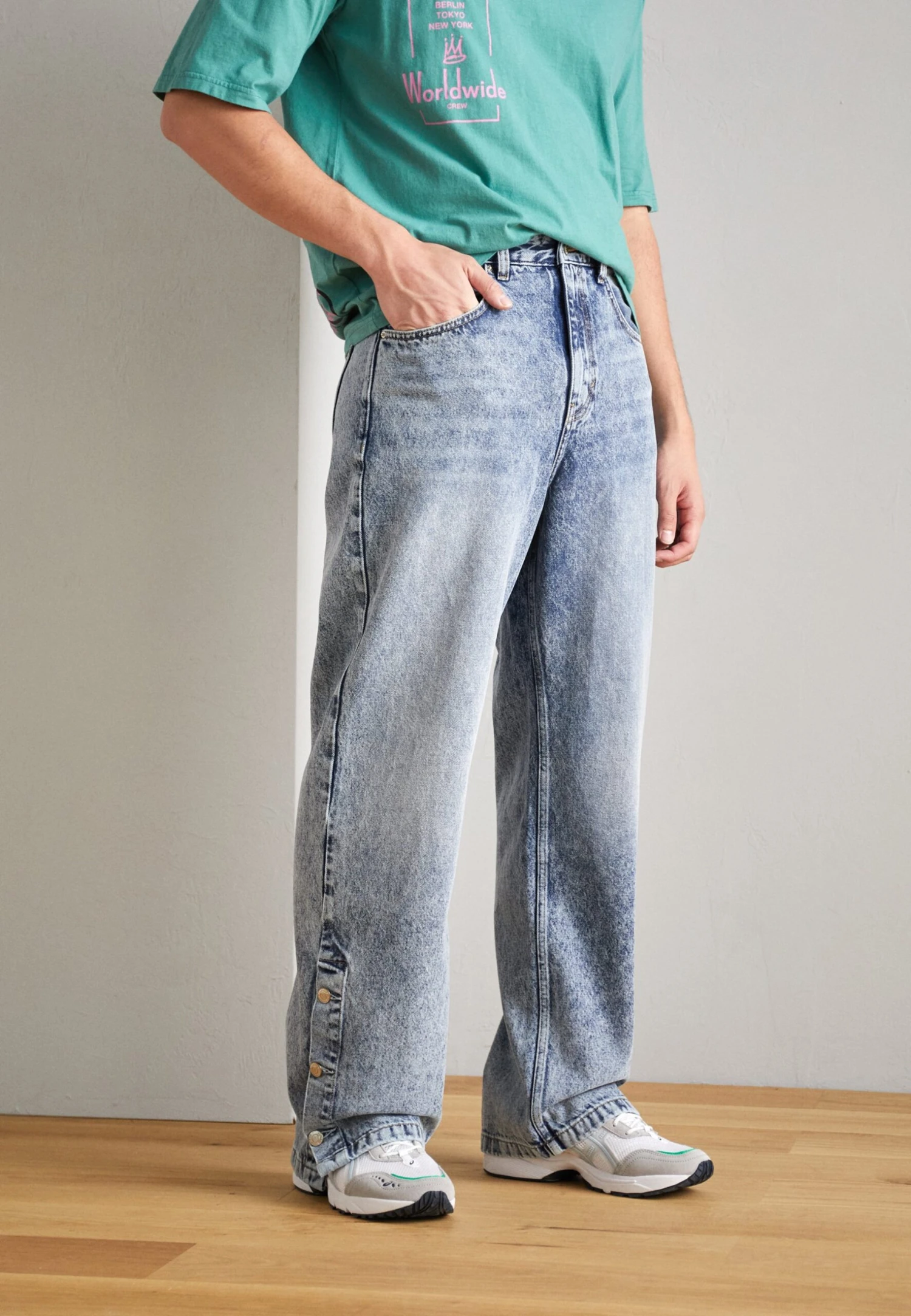 YOURTURN Unisex - Relaxed Fit Jeans - Light Blue Denim 1 YOURTURN Unisex - Relaxed Fit Jeans - Light Blue Denim