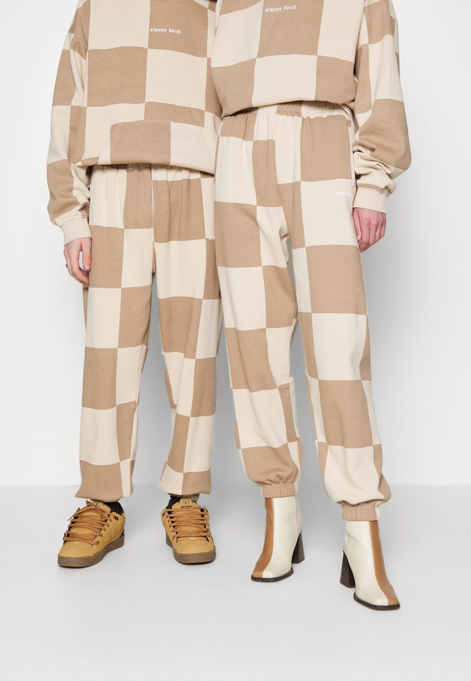 YOURTURN Unisex - Trainingsbroek - Beige 1 YOURTURN Unisex - Trainingsbroek - Beige