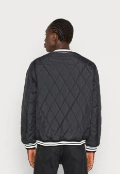 YOURTURN Unisex - Bomberjacks - Black 7 YOURTURN Unisex - Bomberjacks - Black -YOURTURN Verkoopwinkel d5daacc82ff24b5a9b32e810f9da6a83