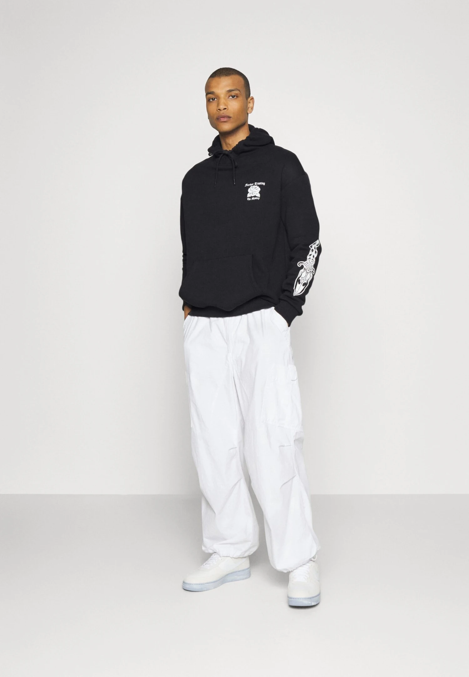 YOURTURN Rose Knife Unisex - Hoodie - Black 2 YOURTURN Rose Knife Unisex - Hoodie - Black - Afbeelding 2