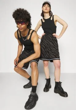 YOURTURN Unisex - Shorts - Dark Grey -YOURTURN Verkoopwinkel dab1b4caade94dcc8f454ffafc3f50cb