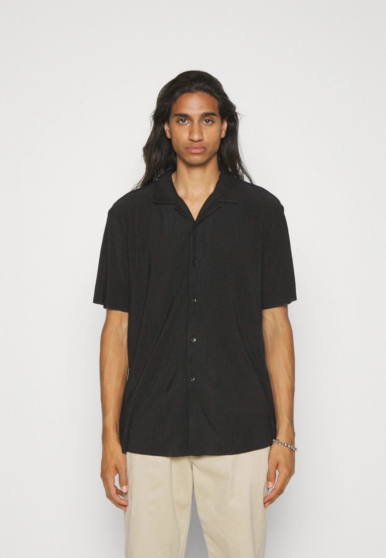 YOURTURN Plisse Shirt Unisex - Overhemd - Black 1 YOURTURN Plisse Shirt Unisex - Overhemd - Black