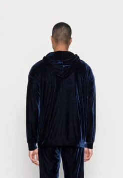 YOURTURN Festive Hoodie Unisex - Hoodie - Dark Blue 7 YOURTURN Festive Hoodie Unisex - Hoodie - Dark Blue -YOURTURN Verkoopwinkel e33fa51e077643018533dafd1b74712a