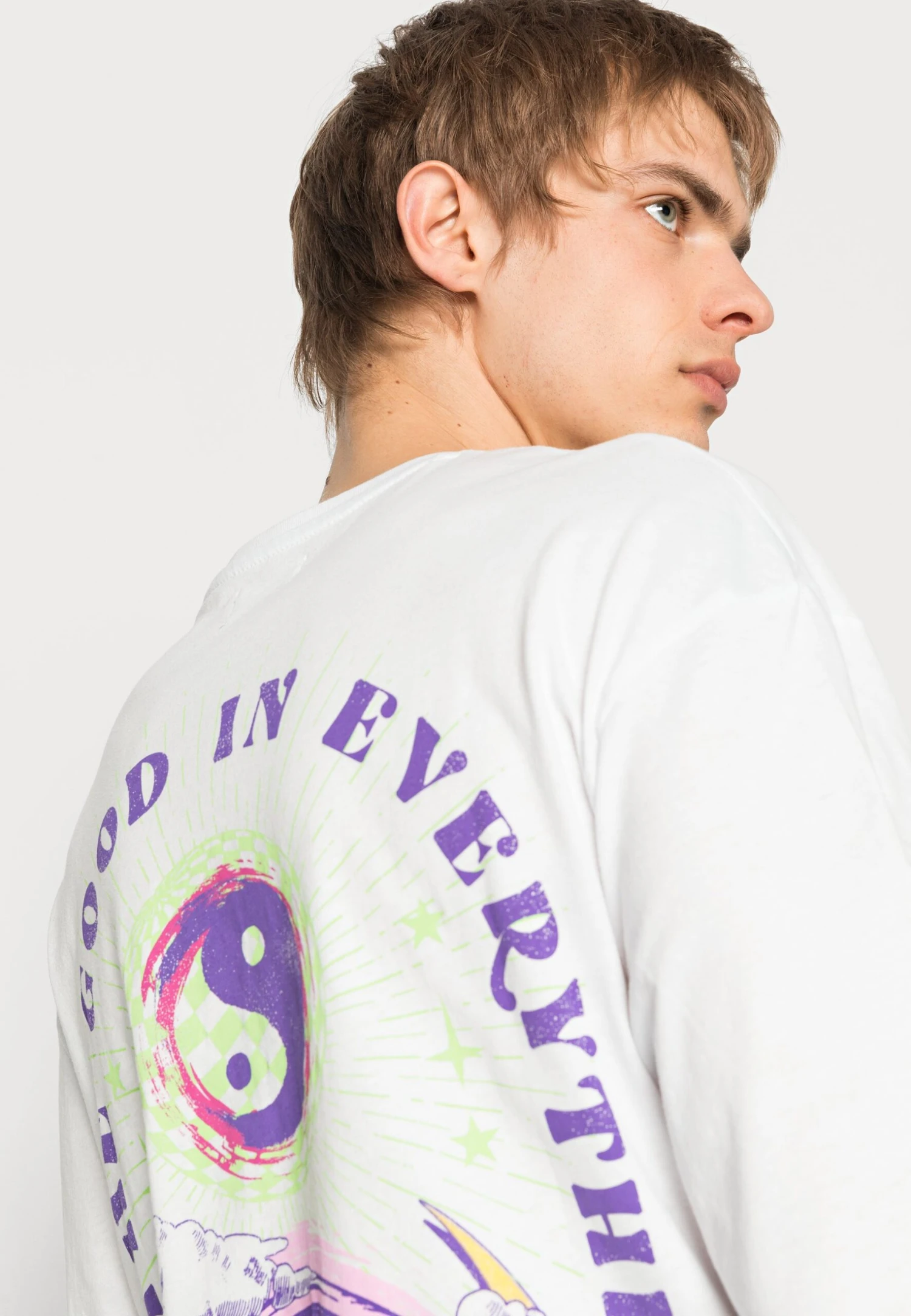 YOURTURN GOOD IN EVERYTHING GRAPHIC T-SHIRT UNISEX - T-shirt Print 4 YOURTURN GOOD IN EVERYTHING GRAPHIC T-SHIRT UNISEX - T-shirt Print - Afbeelding 4