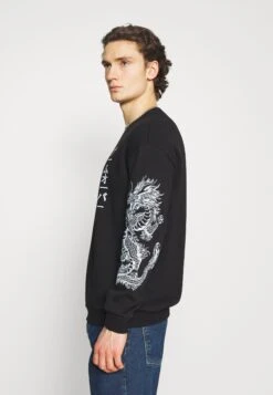 YOURTURN Sweater - Black 12 YOURTURN Sweater - Black -YOURTURN Verkoopwinkel efe317ba193142b180f368b1c2b9dde3