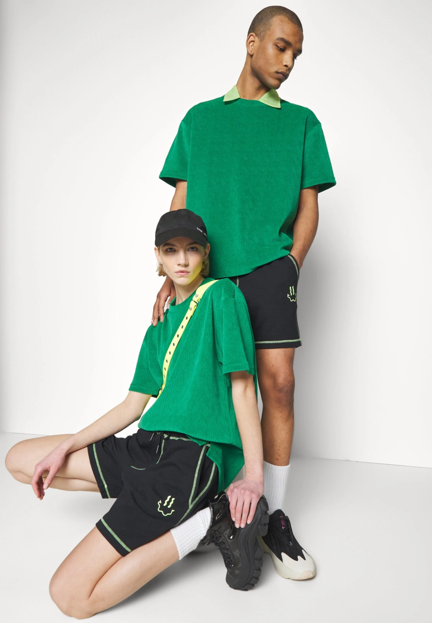 YOURTURN Unisex - Shorts - Black 2 YOURTURN Unisex - Shorts - Black - Afbeelding 2