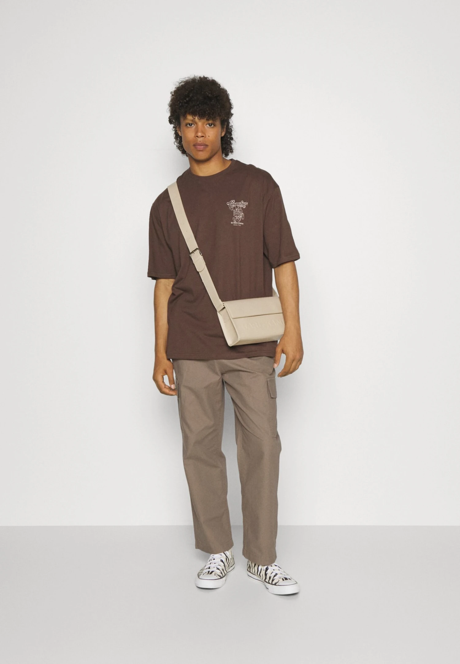 YOURTURN Unisex - T-Shirt Print - Brown 2 YOURTURN Unisex - T-Shirt Print - Brown - Afbeelding 2