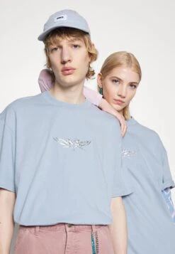 YOURTURN T-Shirt Print - Light Blue 9 YOURTURN T-Shirt Print - Light Blue -YOURTURN Verkoopwinkel fe2b57a42457427c941e972cbdef50de