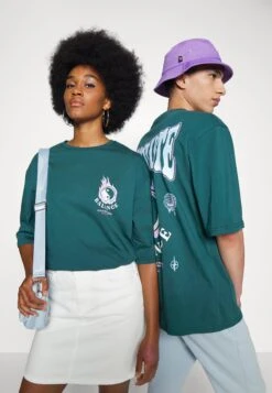 YOURTURN Unisex - T-Shirt Print - Dark Green -YOURTURN Verkoopwinkel fe5ef4cb5395447e83c346caef2d848b